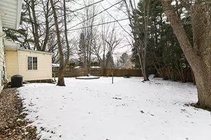 2102 Manor Green Dr, Madison, WI 53711 - Photo 17