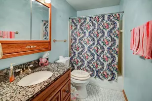 2102 Manor Green Dr, Madison, WI 53711 - Photo 25