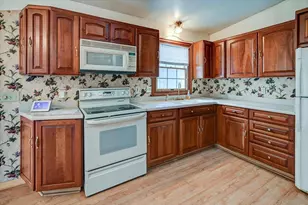 2102 Manor Green Dr, Madison, WI 53711 - Photo 5