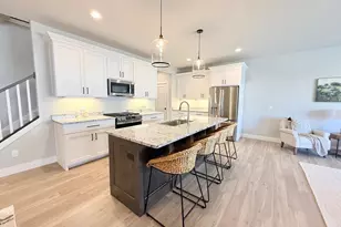 4719 Bellflower Dr, DeForest, WI 53532 - Photo 7