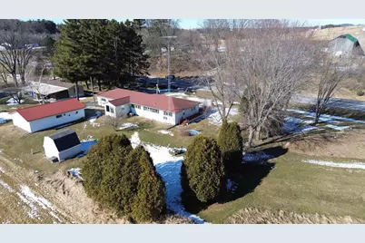 W10035 Highway 82, Elroy, WI 53929 - Photo 1