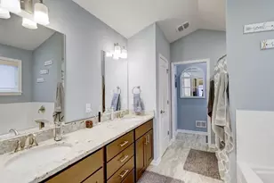 910 Yorktown Rd, DeForest, WI 53532 - Photo 27