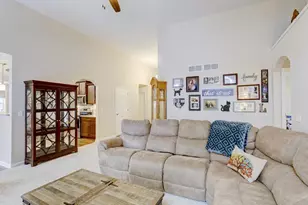 910 Yorktown Rd, DeForest, WI 53532 - Photo 5