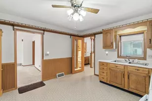 132 E Marion St, Portage, WI 53901 - Photo 3