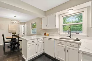 1030 Somerset Dr, Janesville, WI 53546 - Photo 11