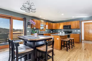 324 Diamond Oaks Dr, Ridgeville, WI 53533 - Photo 5