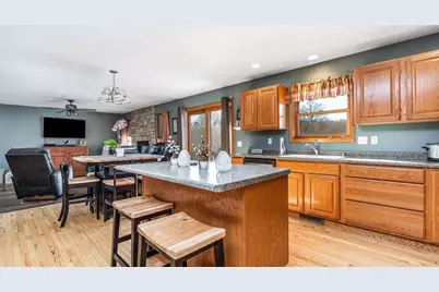 324 Diamond Oaks Drive, Ridgeville, WI 53533 - Photo 9