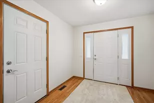 749 Cricket Ln, Middleton, WI 53562 - Photo 5