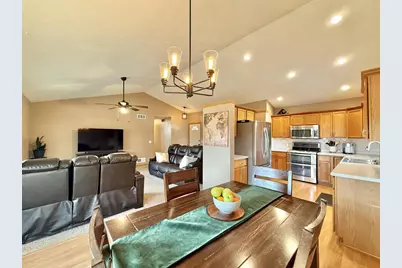 2656 N Wuthering Hills Drive, Janesville, WI 53546 - Photo 5