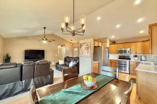 2656 N Wuthering Hills Dr, Janesville, WI 53546 - Photo 5