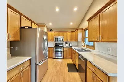 2656 N Wuthering Hills Drive, Janesville, WI 53546 - Photo 7