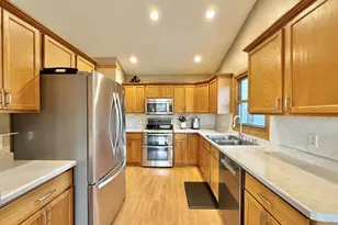 2656 N Wuthering Hills Dr, Janesville, WI 53546 - Photo 7