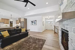 4082 Hanover Dr, DeForest, WI 53532 - Photo 9