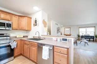 719 Cricket Ln, Madison, WI 53562 - Photo 13