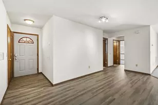 1012 Rockefeller Ln, Madison, WI 53704 - Photo 5