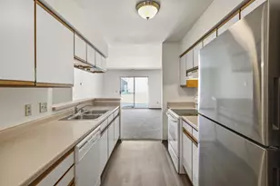 1012 Rockefeller Ln, Madison, WI 53704 - Photo 11