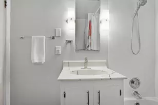 718 W Olin Ave, Madison, WI 53715 - Photo 15