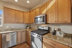 2914 Bulwer Ln, Fitchburg, WI 53593 - Photo 17