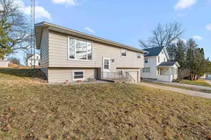 318 Scott St, Cambria, WI 53923 - Photo 3