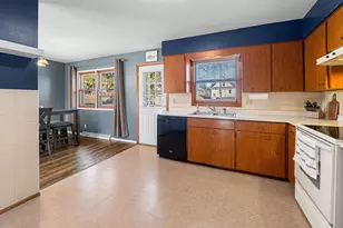 318 Scott St, Cambria, WI 53923 - Photo 11