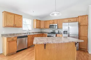 864 Leah Ct, Jefferson, WI 53549 - Photo 9