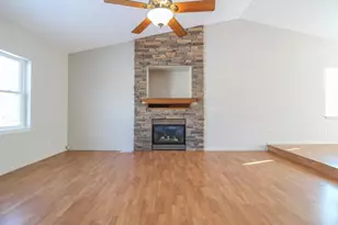 864 Leah Ct, Jefferson, WI 53549 - Photo 7