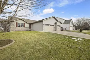 1426 Chadsworth Dr, Sun Prairie, WI 53590 - Photo 3