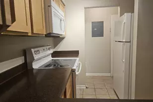 906 Kottke Dr, Madison, WI 53719 - Photo 11