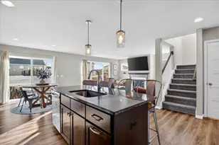 819 Tamarack Ln, Sun Prairie, WI 53590 - Photo 7