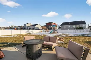 819 Tamarack Ln, Sun Prairie, WI 53590 - Photo 17