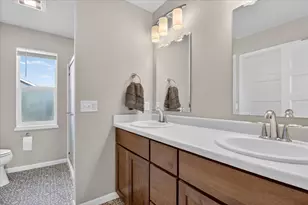 819 Tamarack Ln, Sun Prairie, WI 53590 - Photo 13