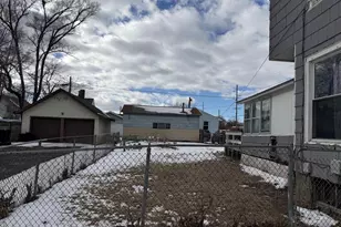 1052 8th St, Beloit, WI 53511 - Photo 5