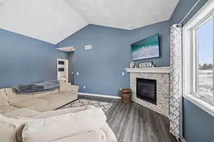 6 N Windmill Ridge Rd, Janesville, WI 53536 - Photo 9