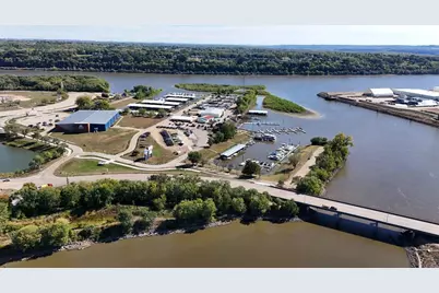 1630 E 16th Ext Street, Dubuque, IA 52001 - Photo 9