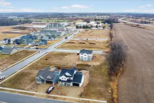 5613 Glorious Dr, Madison, WI 53718 - Photo 9