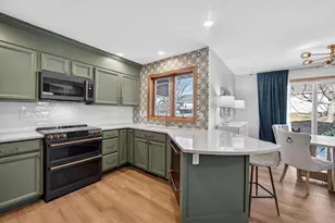 318 Redruth Dr, Ridgeville, WI 53533 - Photo 9