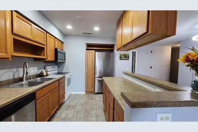 960 Rockefeller Lane, Madison, WI 53704 - Photo 7