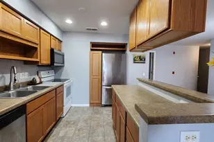 960 Rockefeller Ln, Madison, WI 53704 - Photo 7