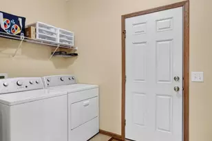 7917 Oak View Dr, Madison, WI 53719 - Photo 17