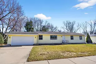 435 Woodview Dr, Sun Prairie, WI 53590 - Photo 1