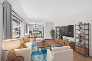 435 Woodview Dr, Sun Prairie, WI 53590 - Photo 3