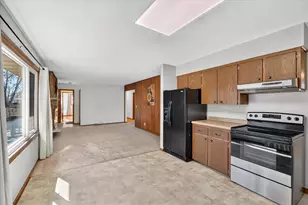 435 Woodview Dr, Sun Prairie, WI 53590 - Photo 11