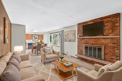 435 Woodview Drive, Sun Prairie, WI 53590 - Photo 9