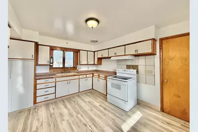 1546 Summit Avenue, Beloit, WI 53511 - Photo 11