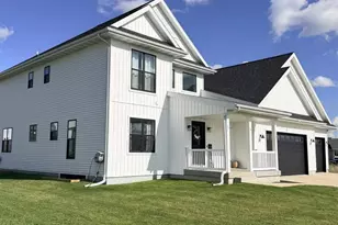 1381 Pine St, Sun Prairie, WI 53590 - Photo 3