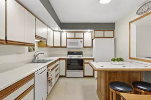 821 N Gammon Rd, Madison, WI 53717 - Photo 11