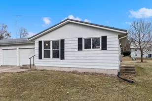 625 Cross St, Poynette, WI 53955 - Photo 39