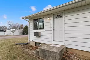 625 Cross St, Poynette, WI 53955 - Photo 37