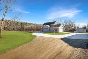 4805 Schneider Dr, Fitchburg, WI 53575 - Photo 3