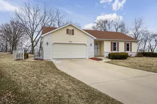 902 Anna Ct, Waterloo, WI 53594 - Photo 3